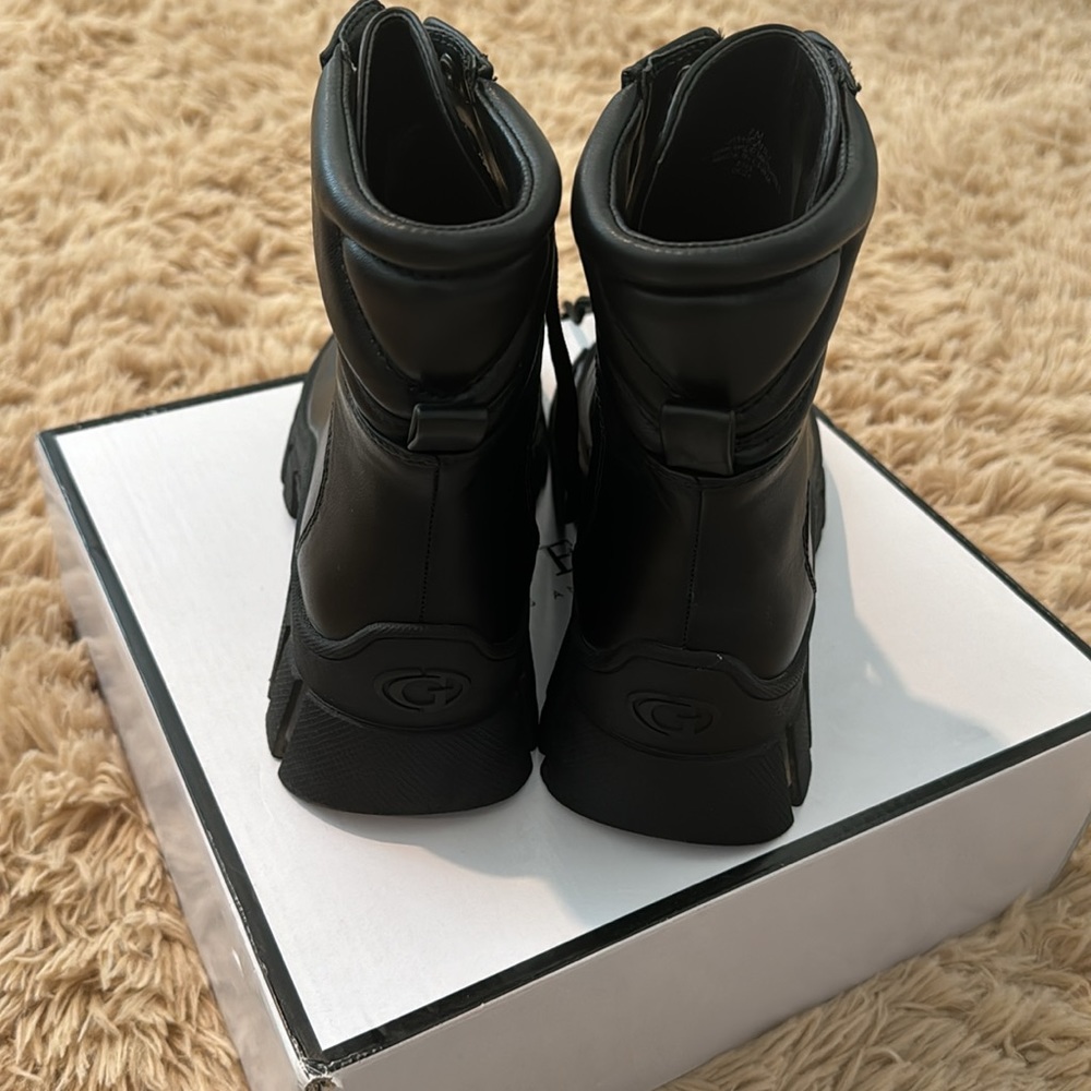 Guess Boots - Picture 3 of 5